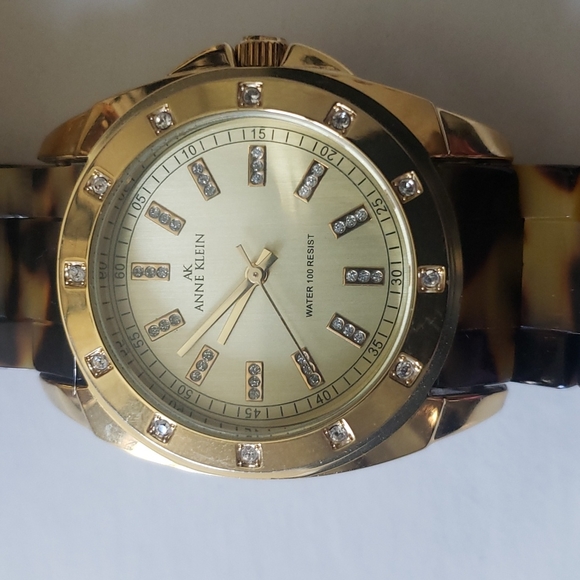 Watch - Picture 1 of 2